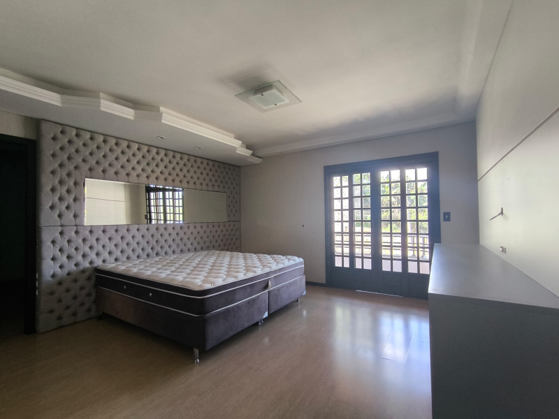LINDA CASA COM PISCINA - BAIRRO   JARDIM MALUCHE  - SEMI MOBILIADA