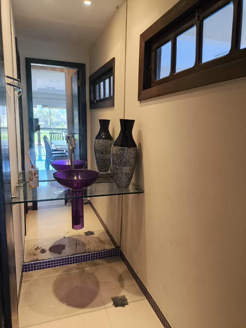 LINDA CASA COM PISCINA - BAIRRO   JARDIM MALUCHE  - SEMI MOBILIADA