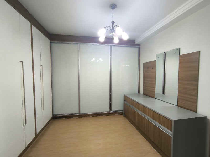 LINDA CASA COM PISCINA - BAIRRO   JARDIM MALUCHE  - SEMI MOBILIADA