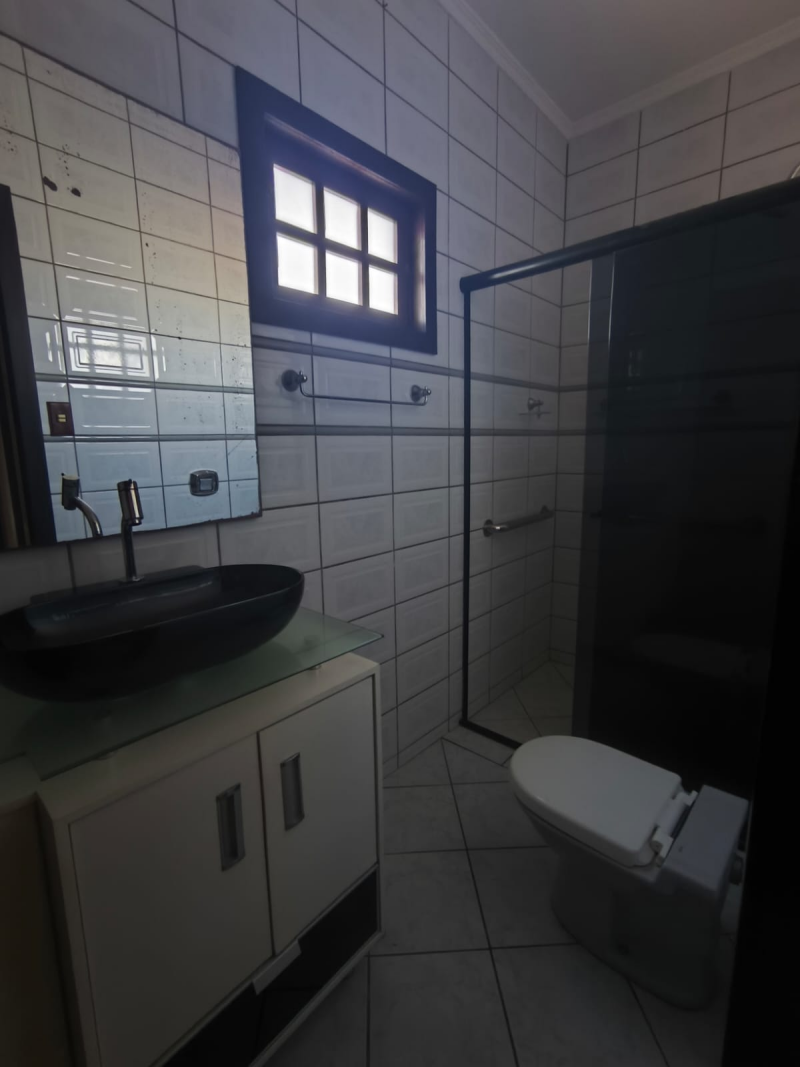 LINDA CASA COM PISCINA - BAIRRO   JARDIM MALUCHE  - SEMI MOBILIADA