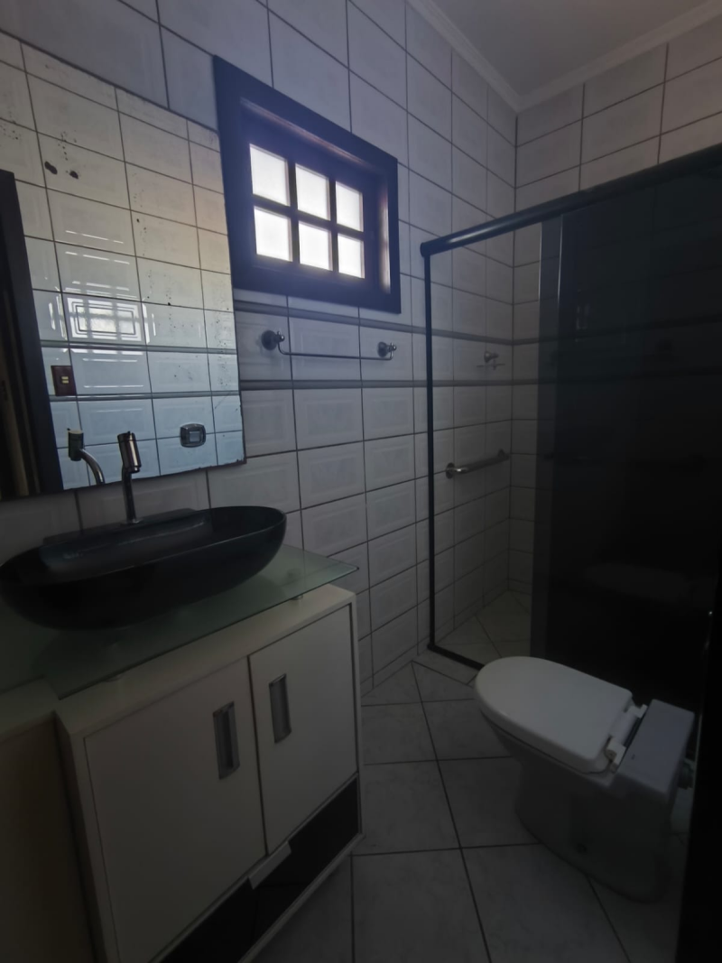 LINDA CASA COM PISCINA - BAIRRO   JARDIM MALUCHE  - SEMI MOBILIADA