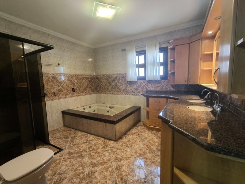 LINDA CASA COM PISCINA - BAIRRO   JARDIM MALUCHE  - SEMI MOBILIADA