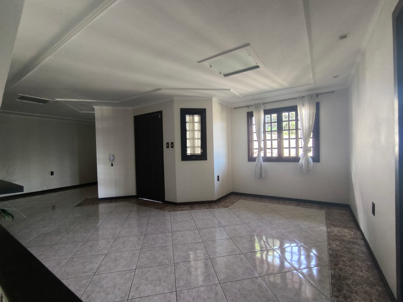 LINDA CASA COM PISCINA - BAIRRO   JARDIM MALUCHE  - SEMI MOBILIADA