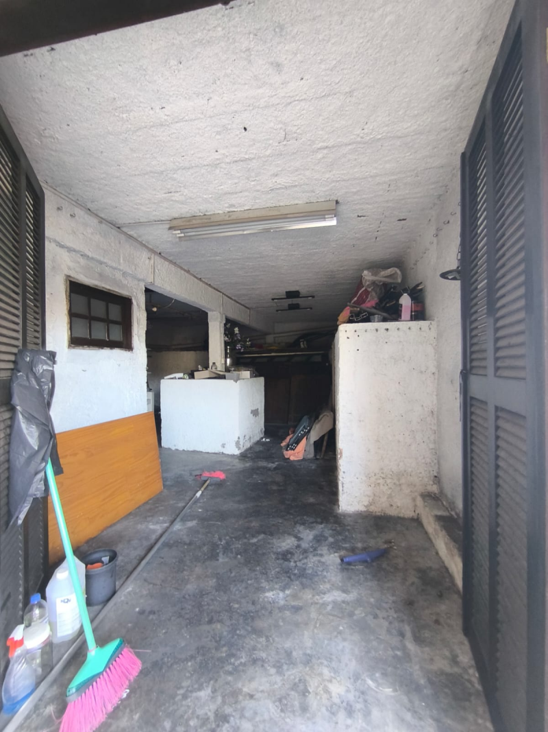 LINDA CASA COM PISCINA - BAIRRO   JARDIM MALUCHE  - SEMI MOBILIADA