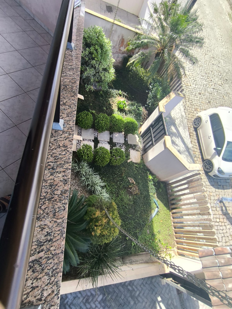 LINDA CASA COM PISCINA - BAIRRO   JARDIM MALUCHE  - SEMI MOBILIADA