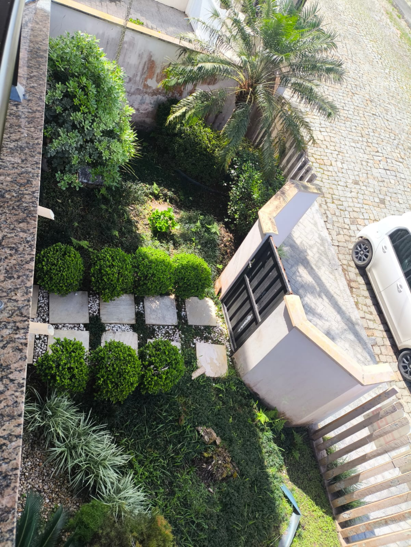 LINDA CASA COM PISCINA - BAIRRO   JARDIM MALUCHE  - SEMI MOBILIADA