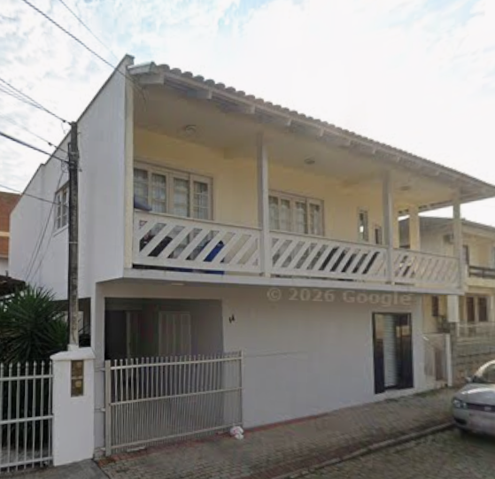CASA 01 SUITE + 02 QUARTOS