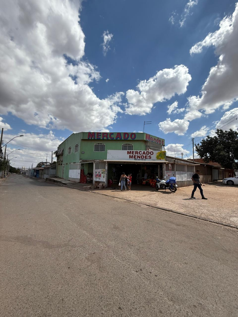 Prédio comercial na Samambaia Sul