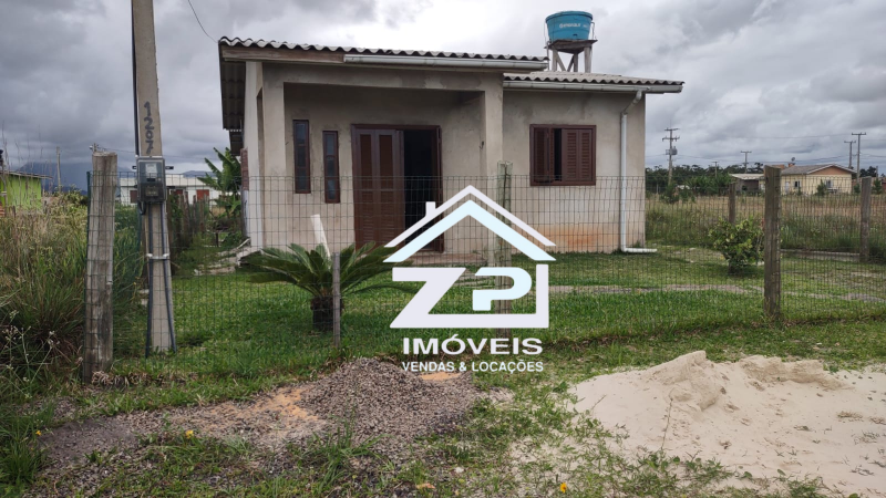 Casa à venda com 02 dormitórios - 80m² - Quatro Lagos