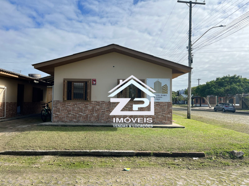 Casa de esquina à venda com 03 dormitórios - 70m² - Areias Brancas