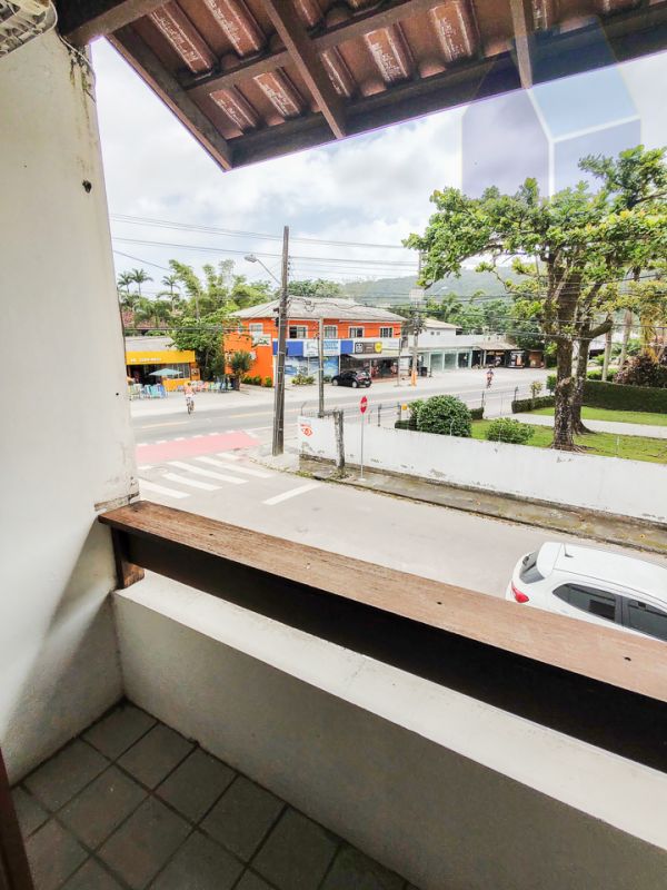 Casa 2 pisos com 3 dormitórios a 150mts da praia da Cachoeira do Bom Jesus