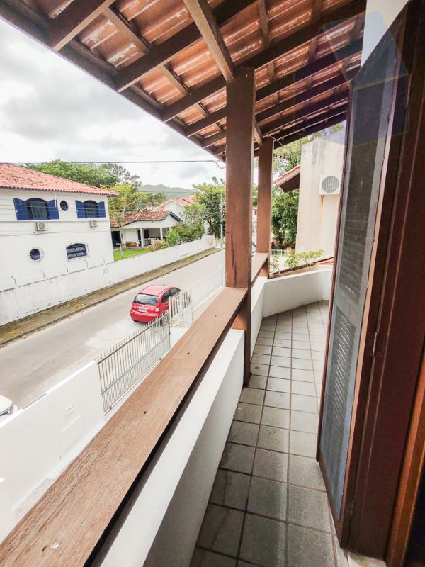 Casa 2 pisos com 3 dormitórios a 150mts da praia da Cachoeira do Bom Jesus
