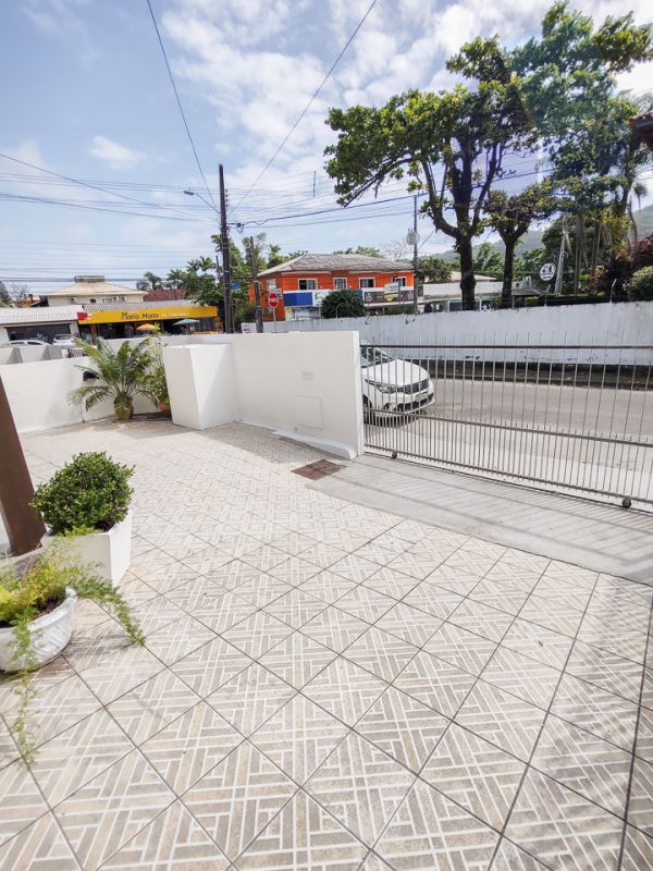 Casa 2 pisos com 3 dormitórios a 150mts da praia da Cachoeira do Bom Jesus
