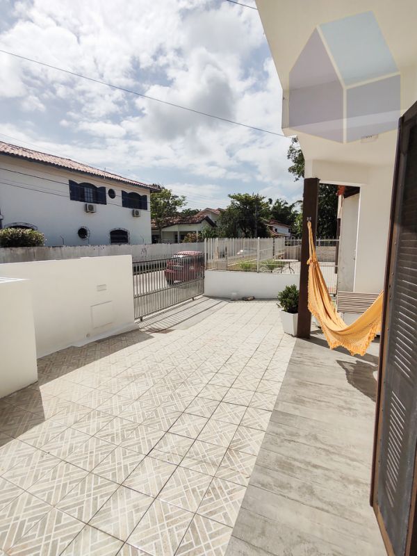 Casa 2 pisos com 3 dormitórios a 150mts da praia da Cachoeira do Bom Jesus