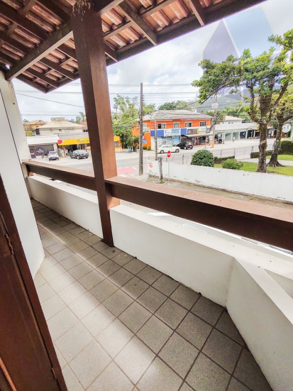 Casa 2 pisos com 3 dormitórios a 150mts da praia da Cachoeira do Bom Jesus