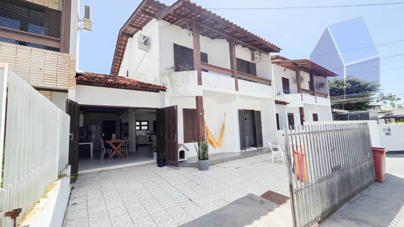 Casa 2 pisos com 3 dormitórios a 150mts da praia da Cachoeira do Bom Jesus