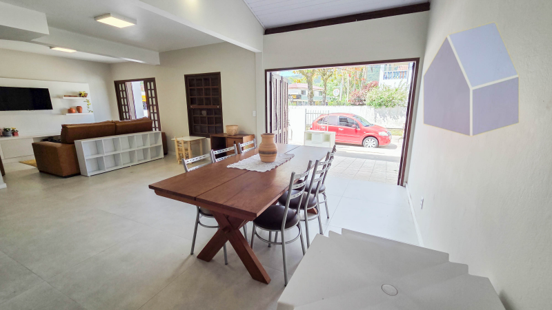 Casa 2 pisos com 3 dormitórios a 150mts da praia da Cachoeira do Bom Jesus