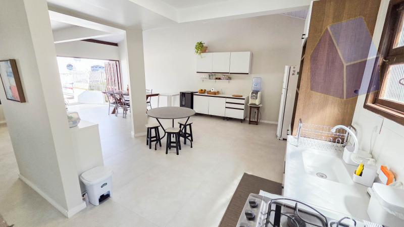 Casa 2 pisos com 3 dormitórios a 150mts da praia da Cachoeira do Bom Jesus