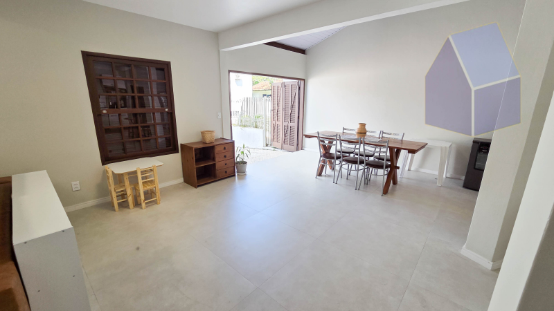 Casa 2 pisos com 3 dormitórios a 150mts da praia da Cachoeira do Bom Jesus