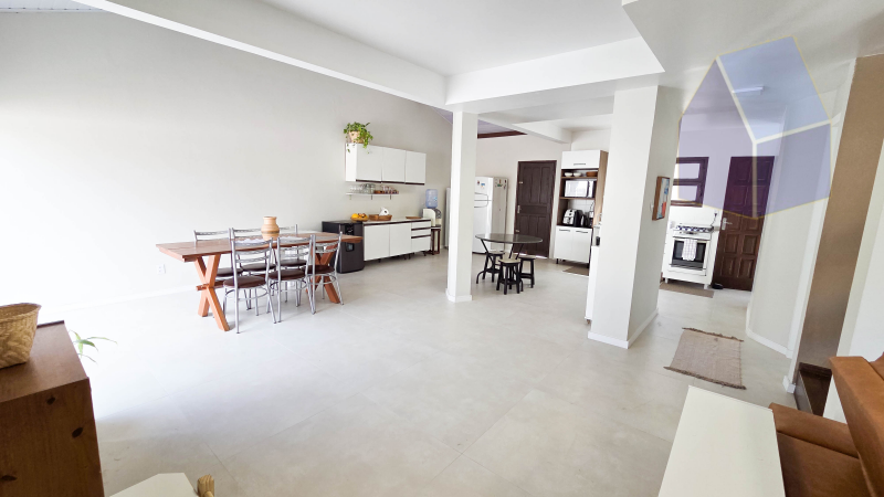 Casa 2 pisos com 3 dormitórios a 150mts da praia da Cachoeira do Bom Jesus