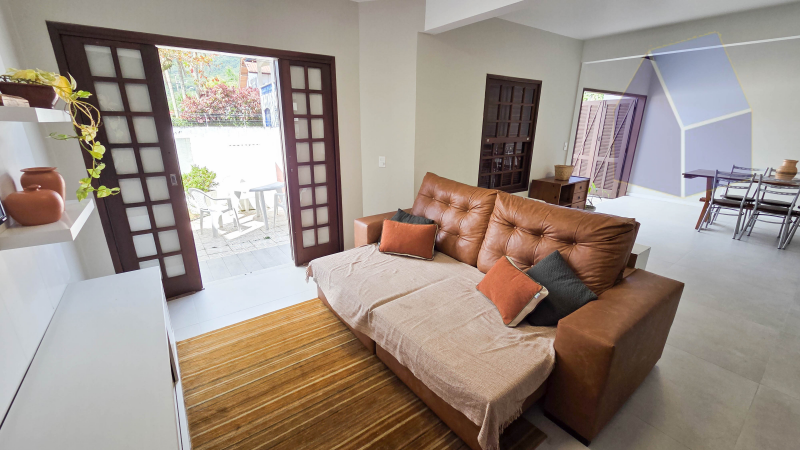 Casa 2 pisos com 3 dormitórios a 150mts da praia da Cachoeira do Bom Jesus