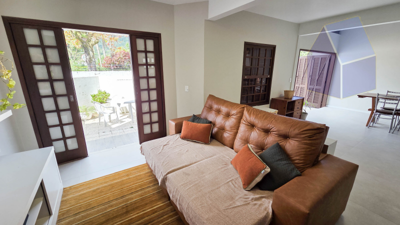 Casa 2 pisos com 3 dormitórios a 150mts da praia da Cachoeira do Bom Jesus