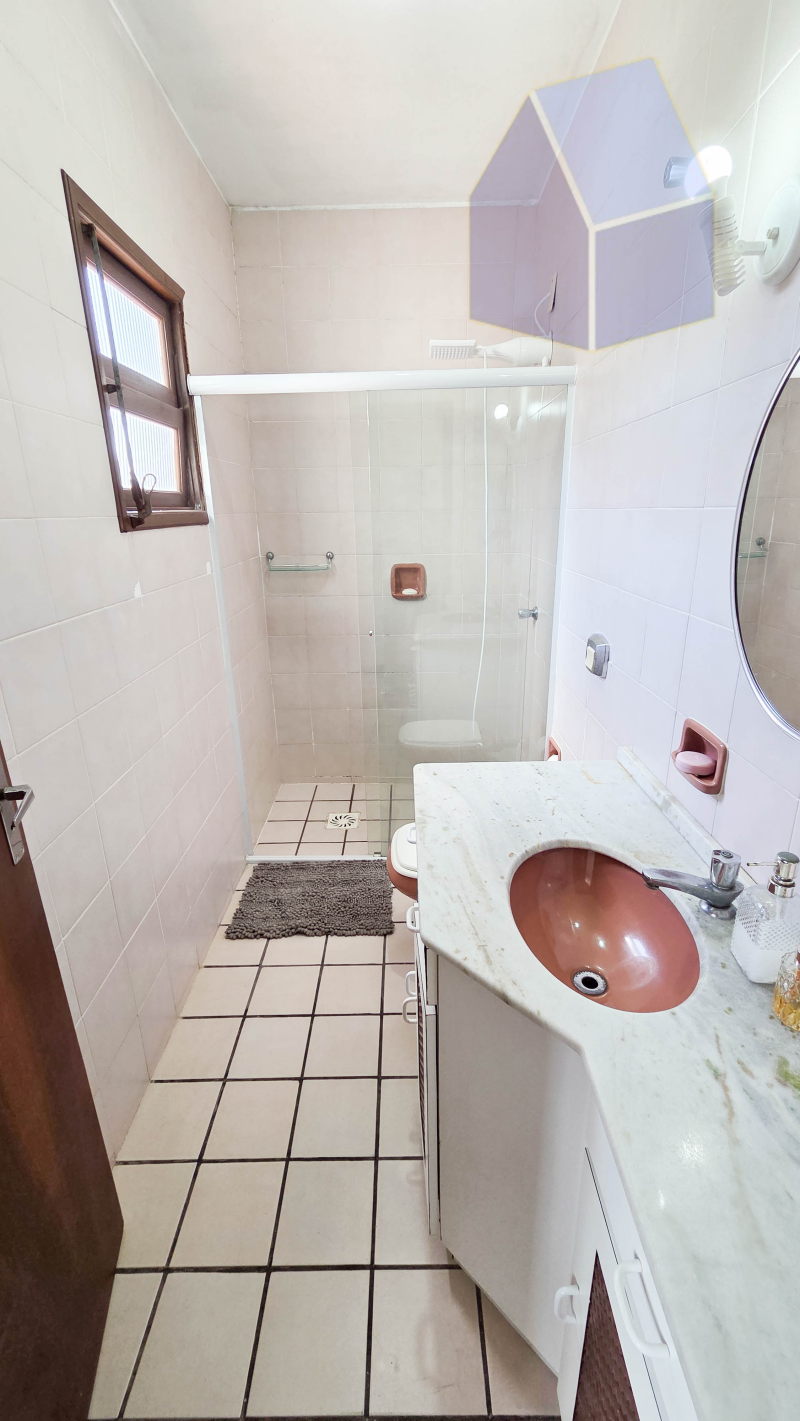 Casa 2 pisos com 3 dormitórios a 150mts da praia da Cachoeira do Bom Jesus