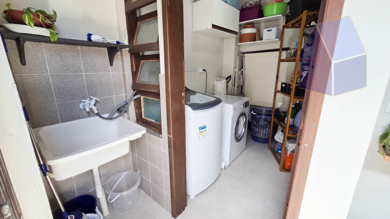 Casa 2 pisos com 3 dormitórios a 150mts da praia da Cachoeira do Bom Jesus