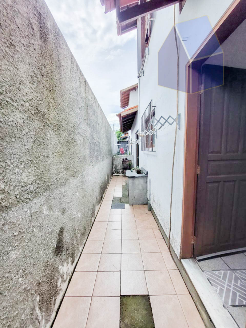 Casa 2 pisos com 3 dormitórios a 150mts da praia da Cachoeira do Bom Jesus