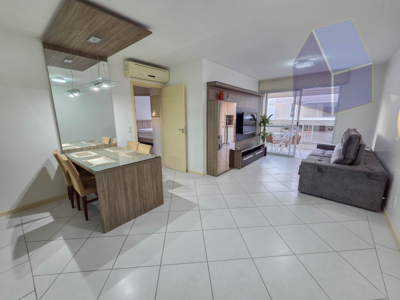 Excelente apartamento com 3 dorm. em condomínio com piscina (250mts da praia)
