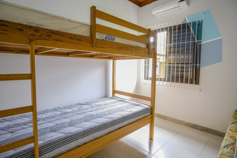 Linda casa com 3 dormitórios, área externa e perto da praia