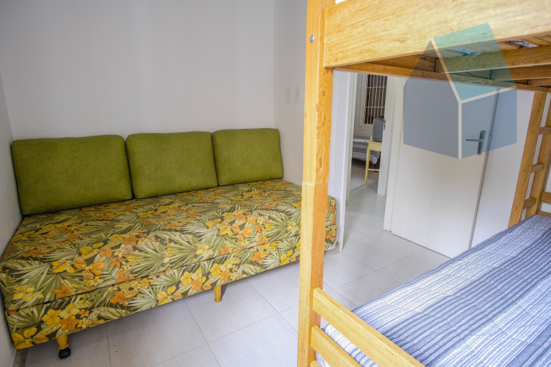 Linda casa com 3 dormitórios, área externa e perto da praia