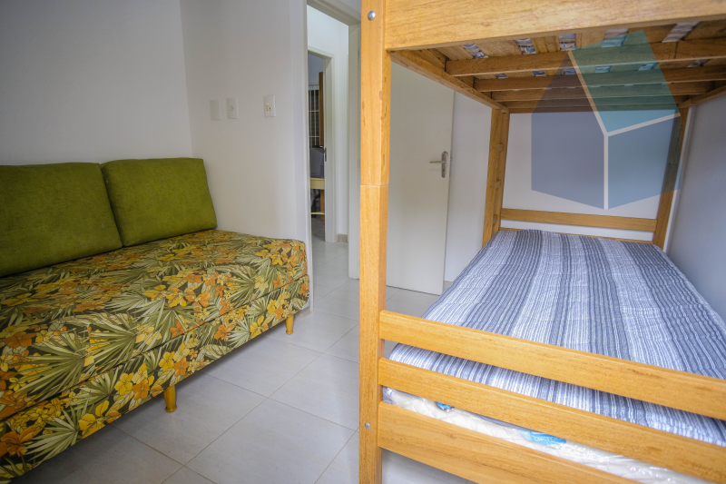 Linda casa com 3 dormitórios, área externa e perto da praia