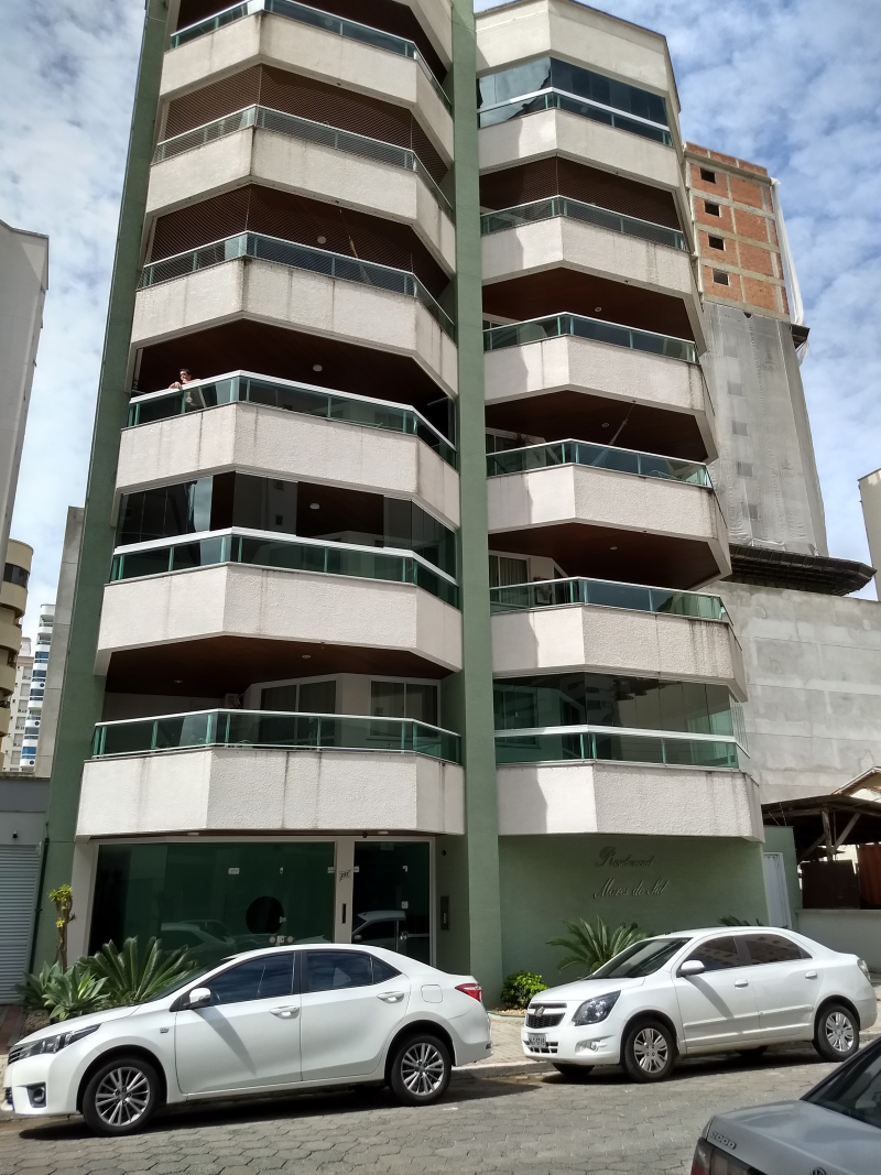 RUA 226 - ED. MARES DO SUL - APTO 101