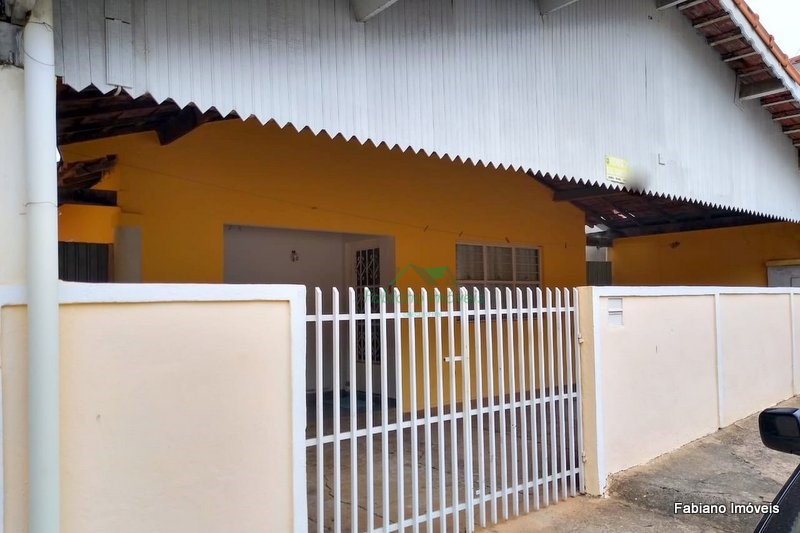 Cód. 660 - Casa 2 dormitórios boa localização Angatuba SP