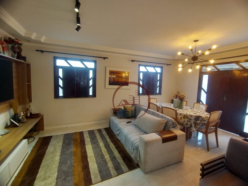 MARAVILHOSA CASA 2 PAVIMENTOS - GARAGEM PARA 4 VEICULOS