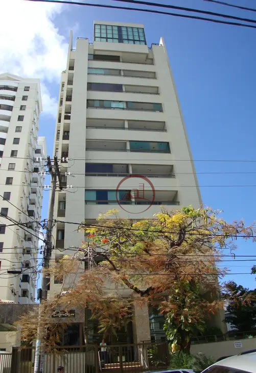 CANELA - 3 QUARTOS( SENDO 2 SUITES), VARANDA,  2 GARAGENS