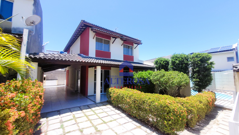 Casa 4/4, Condomínio Fechado, Suítes, Armários, Varanda, Churrasqueira e Garagens em Stella Maris.