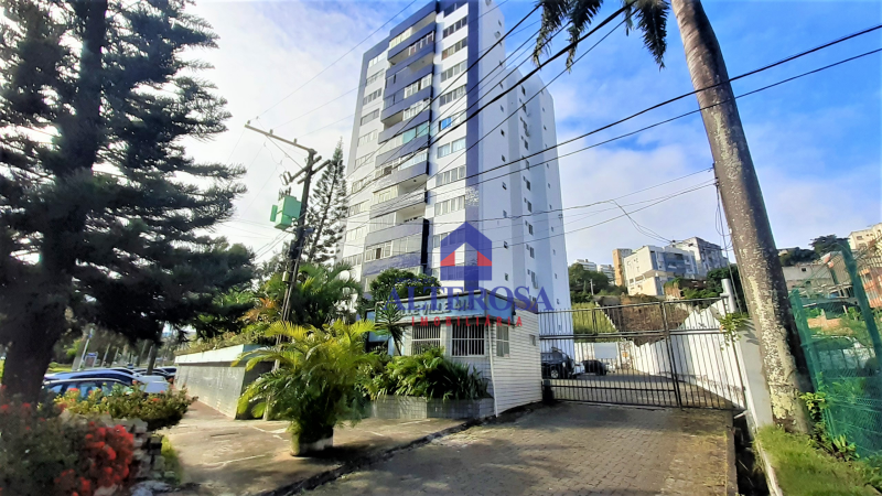 2/4 Revertido 3/4, Com Armários, Piscina e Garagem no Ogunjá.