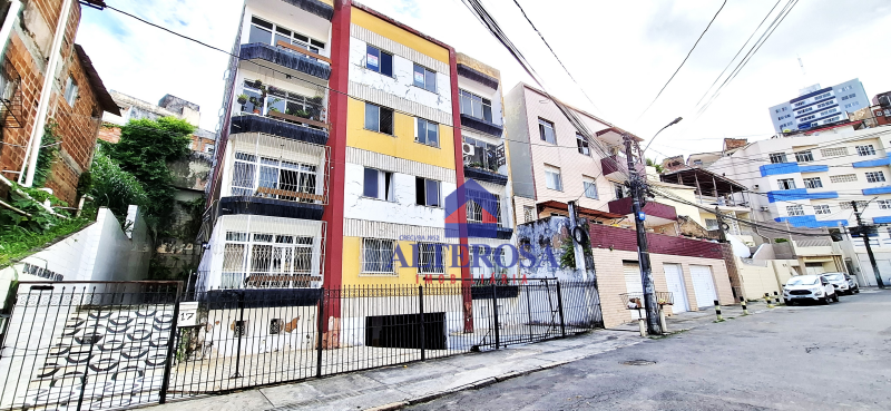 3/4 Amplo, Com Suíte, Dependência e Garagem em Transversal da D. João VI em Brotas.