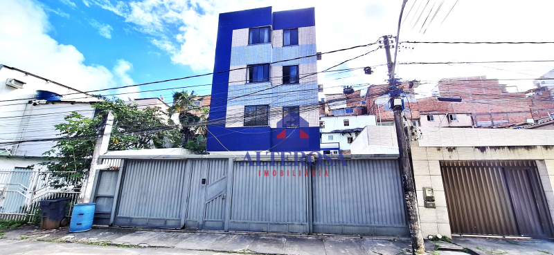 2/4 Mobiliado, Com Garagem em Transversal da Caetano Moura Federação.