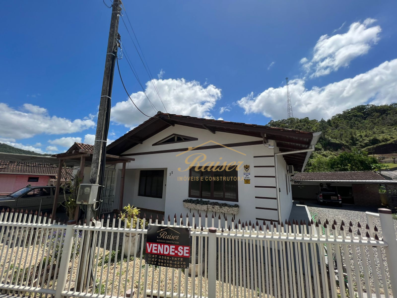 LINDA CASA NO BAIRRO CEDRINHO