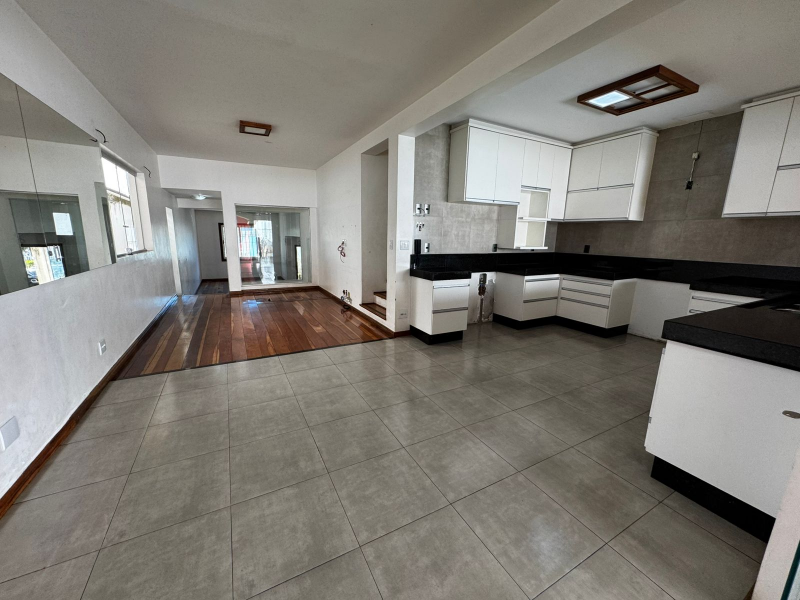 CASA 3 QTS | CASTELO