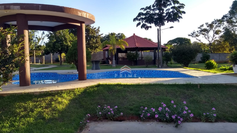 VENDE-SE CHÁCARA COM EXCELENTE INFRAESTRUTURA