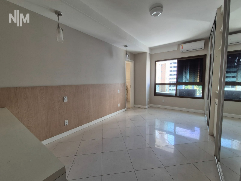 Apartamento com 4/4 (3 suítes) na Pituba