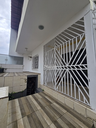 Vendo ou alugo casa com 4 quartos, com 2 suítes