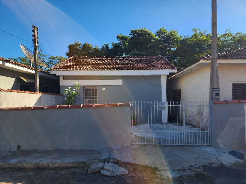 Rua Adolfo Lopes Pinheiro, nº 21 - Vila Rosa.