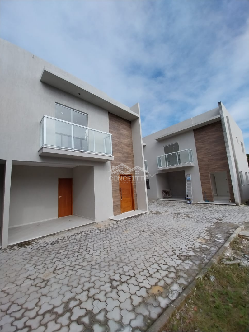 Casa Duplex com 4 quartos, sendo 2 suítes - Centro/ Lauro de Freitas