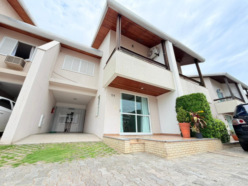 CASA CENTRO - CONDOMÍNIO VILLE VERDE