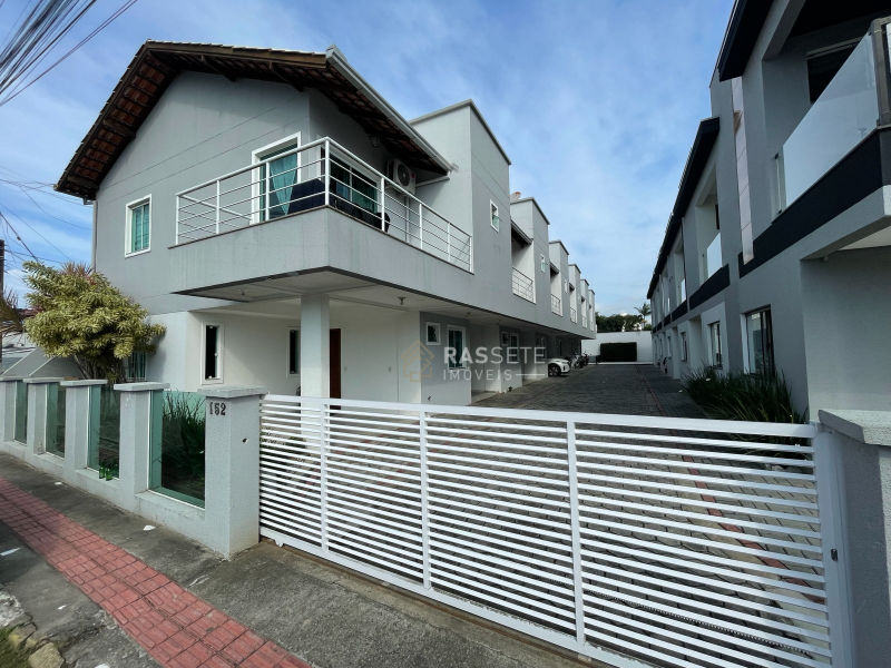 LINDO SOBRADO EM CONDOMINIO NO CENTRO DE NAVEGANTES/SC